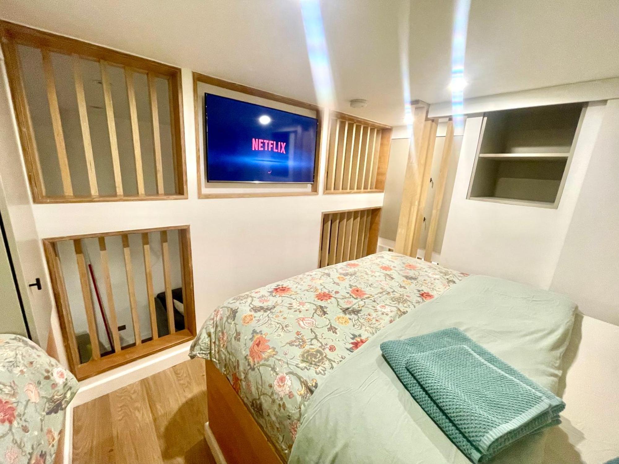 Дом отдыха The Garden House - The Tiny House Experience Митчам